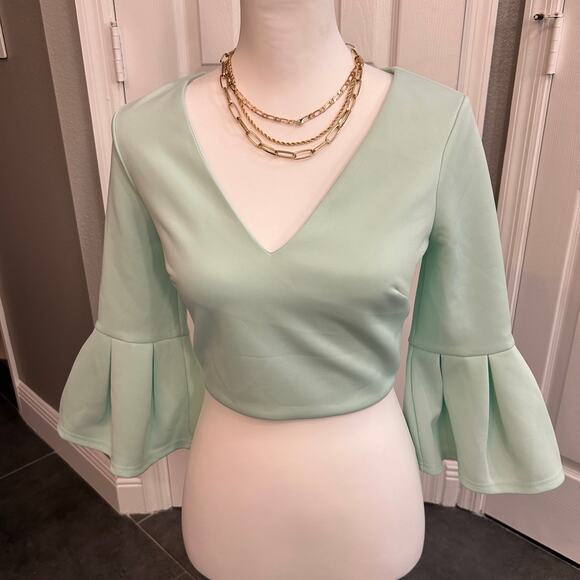 Feminine chic bebe Mint Green Flare Sleeve Crop Top – XS, V-Neck, Exposed Zipper - Picture 1 of 3